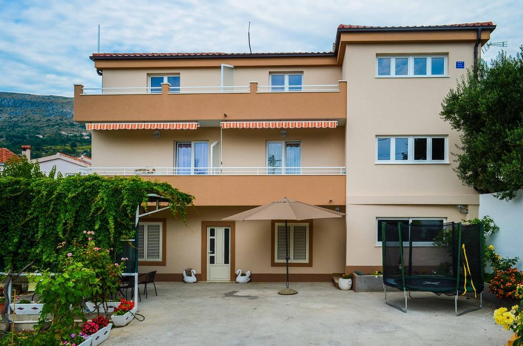 Apartments Intrada Podstrana Exterior photo