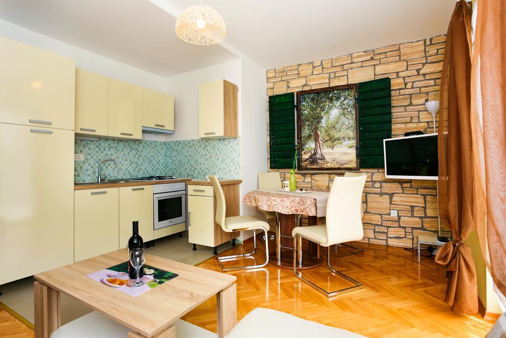 Apartments Intrada Podstrana Exterior photo